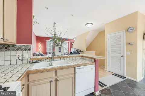 $490,000 | 23097 Fontwell Square, Sterling, VA 20166