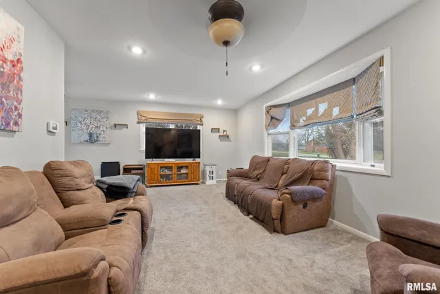 $315,000 | 2685 Northwood Drive, Muscatine, IA 52761