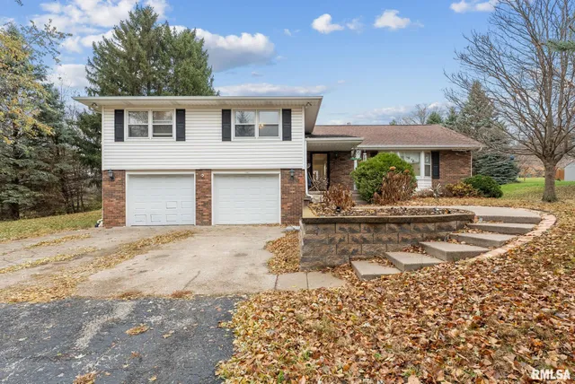 $315,000 | 2685 Northwood Drive, Muscatine, IA 52761