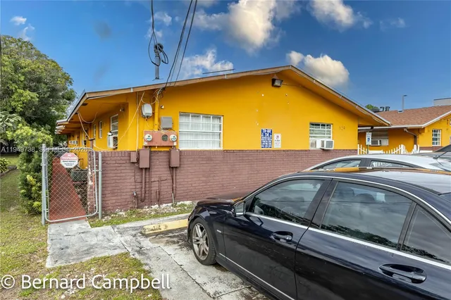 $1,300 | 129 Southeast 5th Street, Unit 14, Hallandale Beach, FL 33009