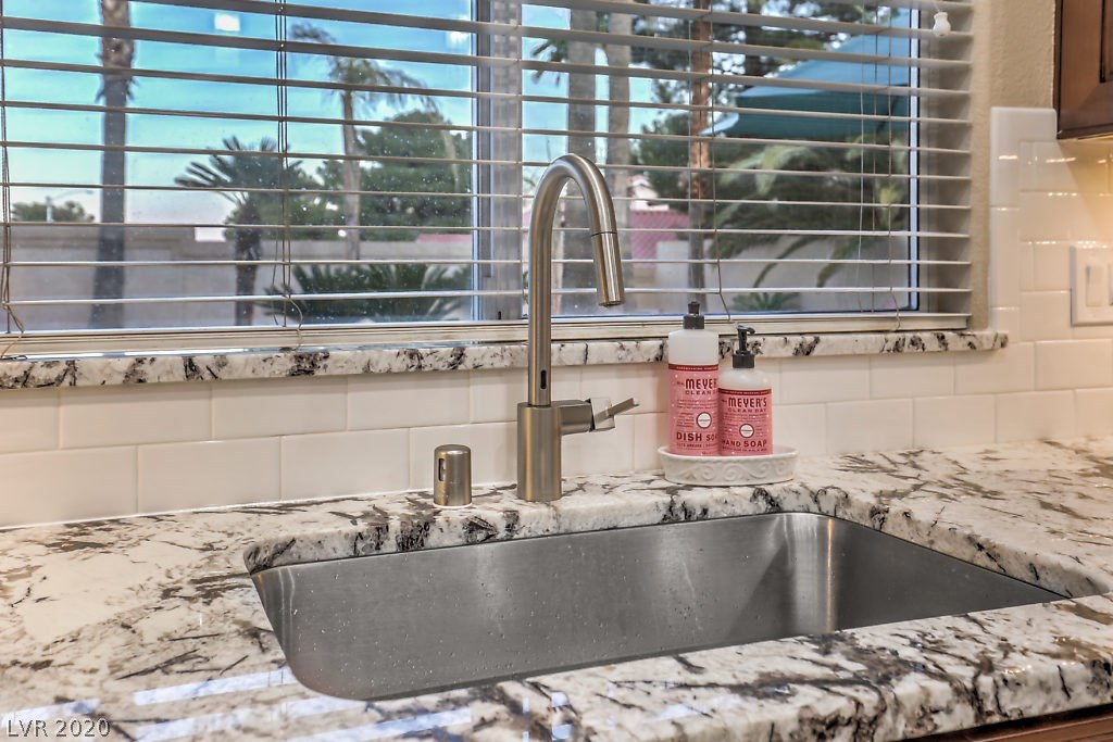 8920 Echo Ridge Drive Las Vegas, NV 89117 - Photo 15 of 49