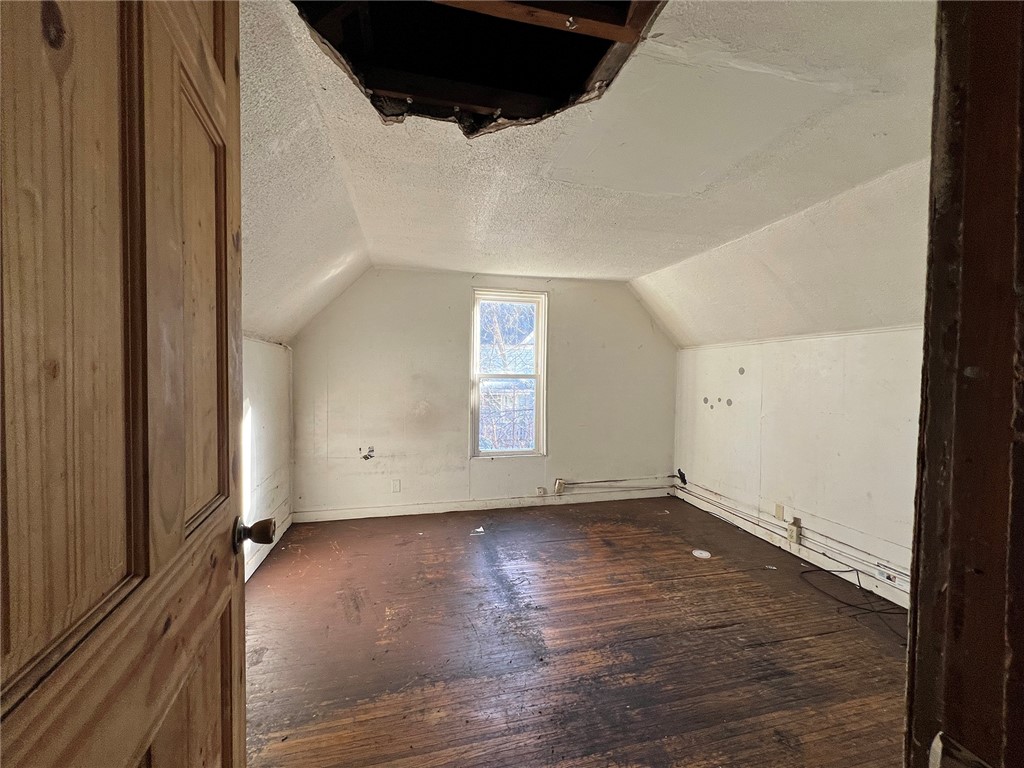 868 South Plymouth Avenue, Unit 866 Rochester, NY 14608 - Photo 36 of 43 866 S Plymouth -2 Bed (Upper unit)