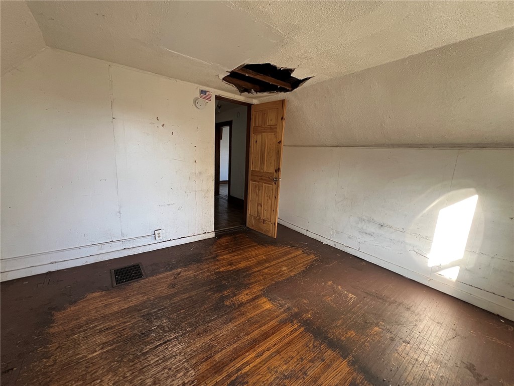 868 South Plymouth Avenue, Unit 866 Rochester, NY 14608 - Photo 37 of 43 866 S Plymouth -2 Bed (Upper unit)