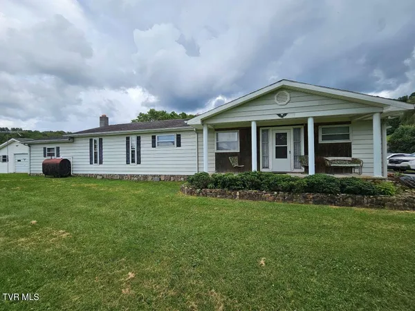 $100,000 | 220 Gillispie Road, Pounding Mill, VA 24637