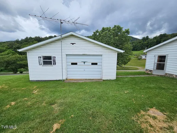 $100,000 | 220 Gillispie Road, Pounding Mill, VA 24637