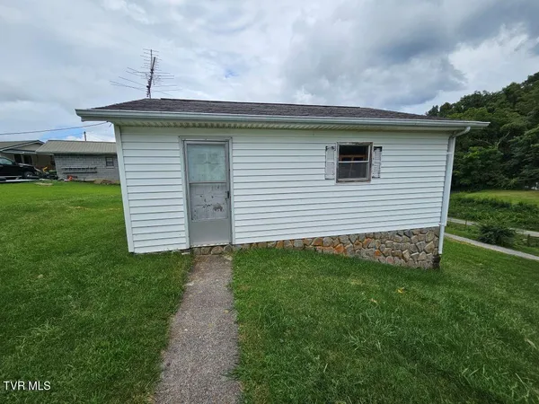 $100,000 | 220 Gillispie Road, Pounding Mill, VA 24637