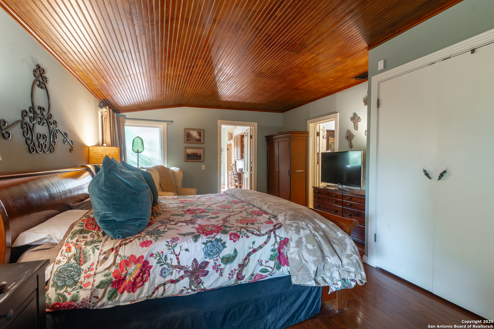 529 North High Street Uvalde, TX 78801 - Photo 19 of 37 a bedroom with a bed and wooden floor