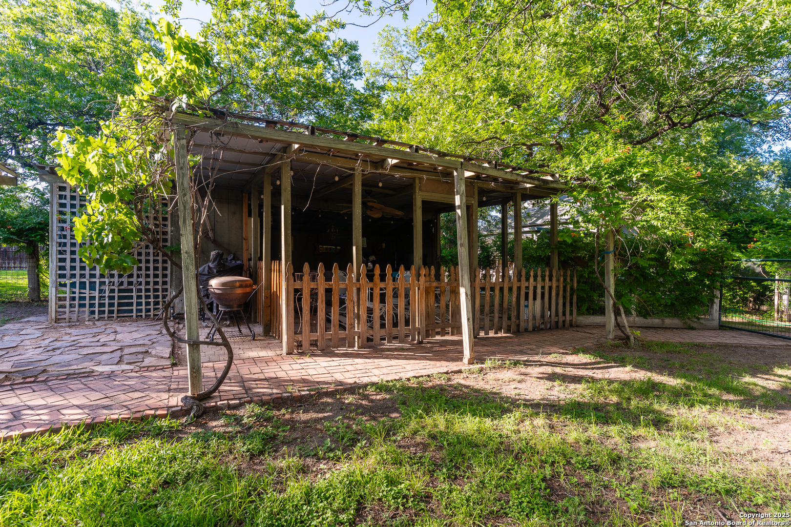 529 North High Street Uvalde, TX 78801 - Photo 30 of 37 a view of a chair and table in backyard