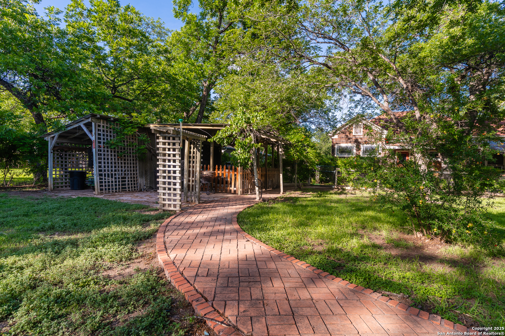 529 North High Street Uvalde, TX 78801 - Photo 33 of 37 a view of a backyard with table and chairs and a large tree