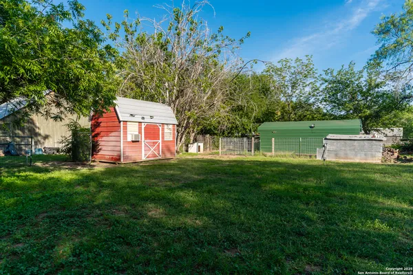 a view of a house with a backyard