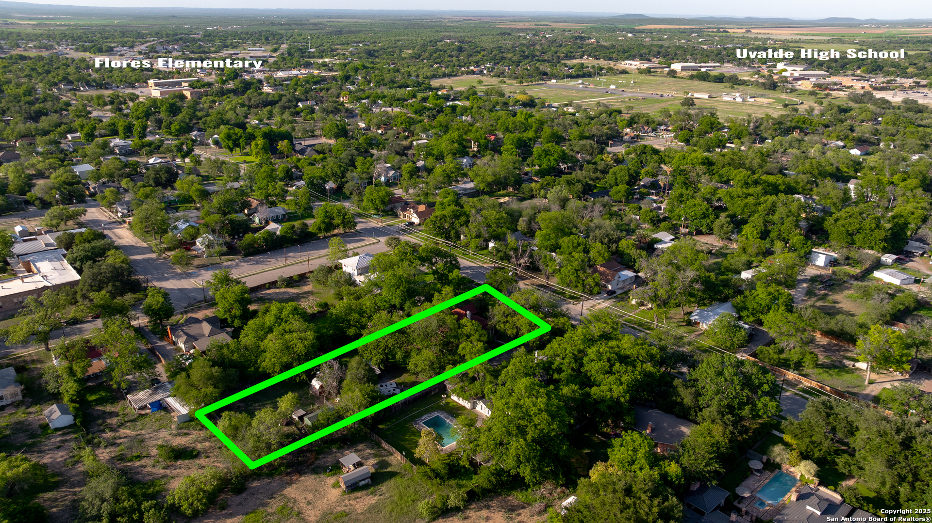 529 North High Street Uvalde, TX 78801 - Photo 35 of 37 an aerial view of multiple house