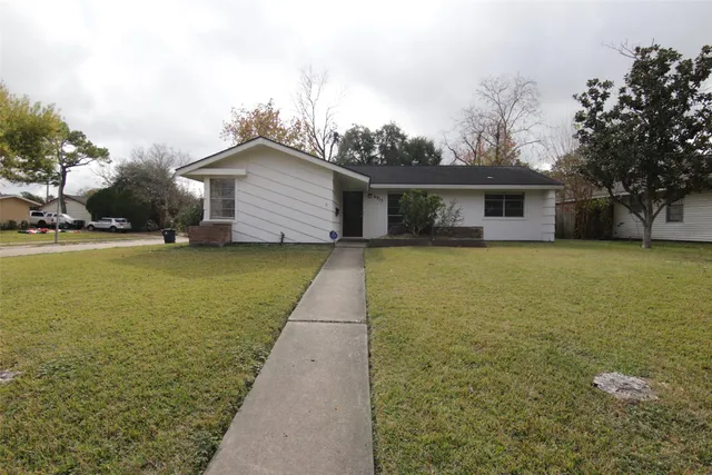 $1,950 | 6915 Edgemoor Drive, Houston, TX 77074