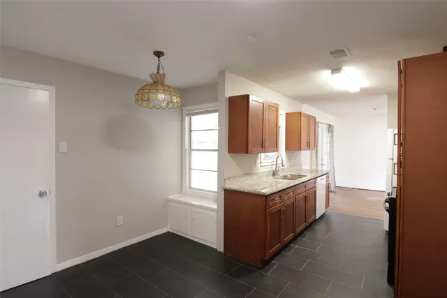 $1,950 | 6915 Edgemoor Drive, Houston, TX 77074