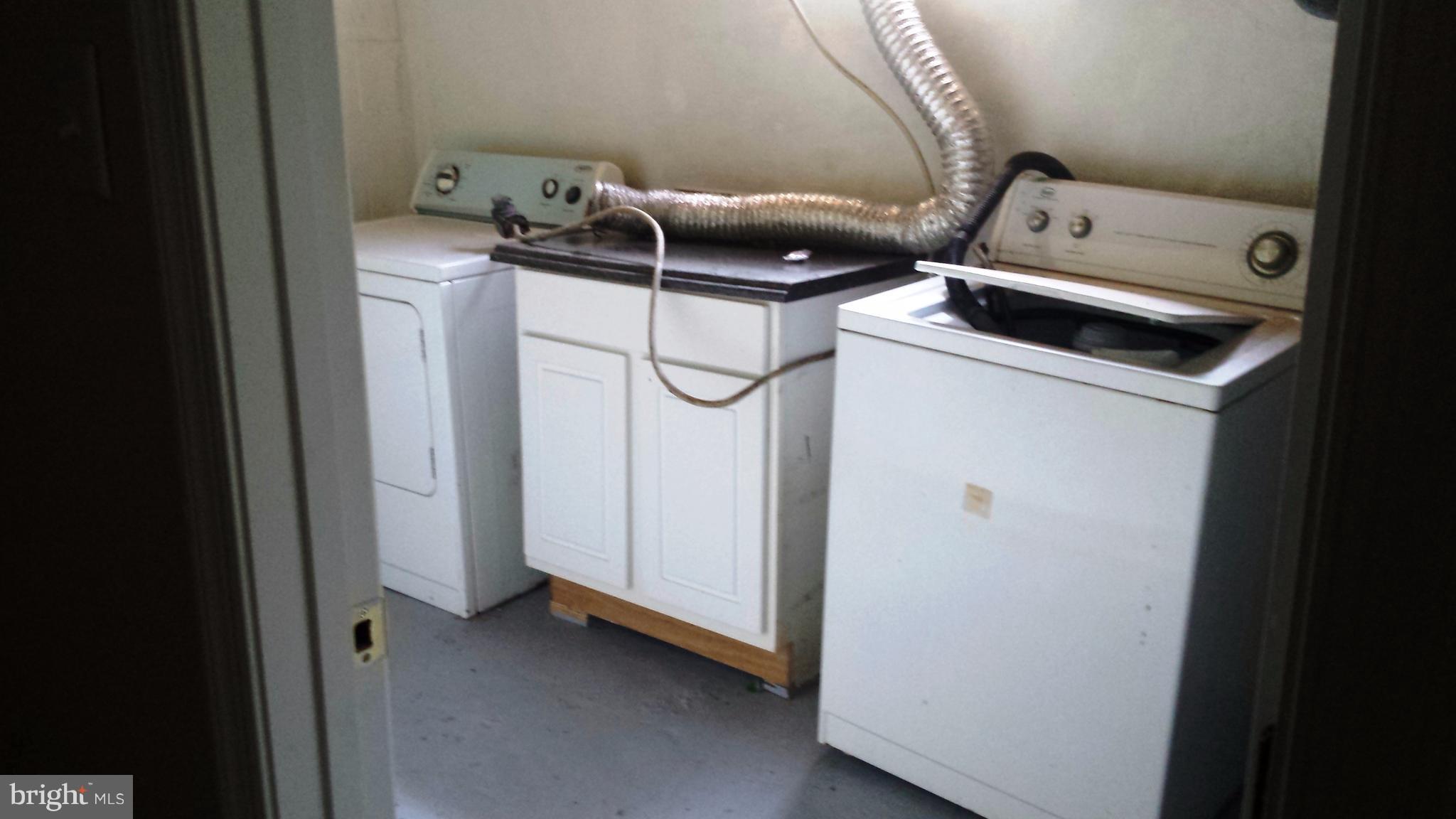 11806 Clearview Road Hagerstown, MD 21742 - Photo 22 of 25 Laundry area