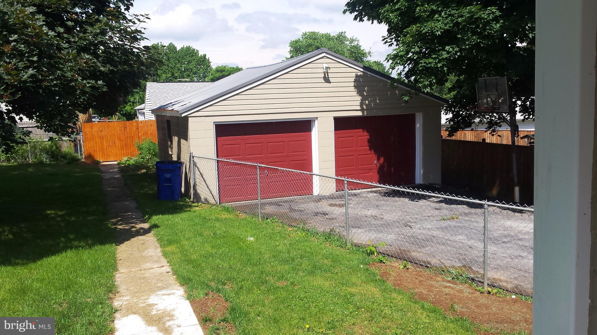 Rear fenced yard