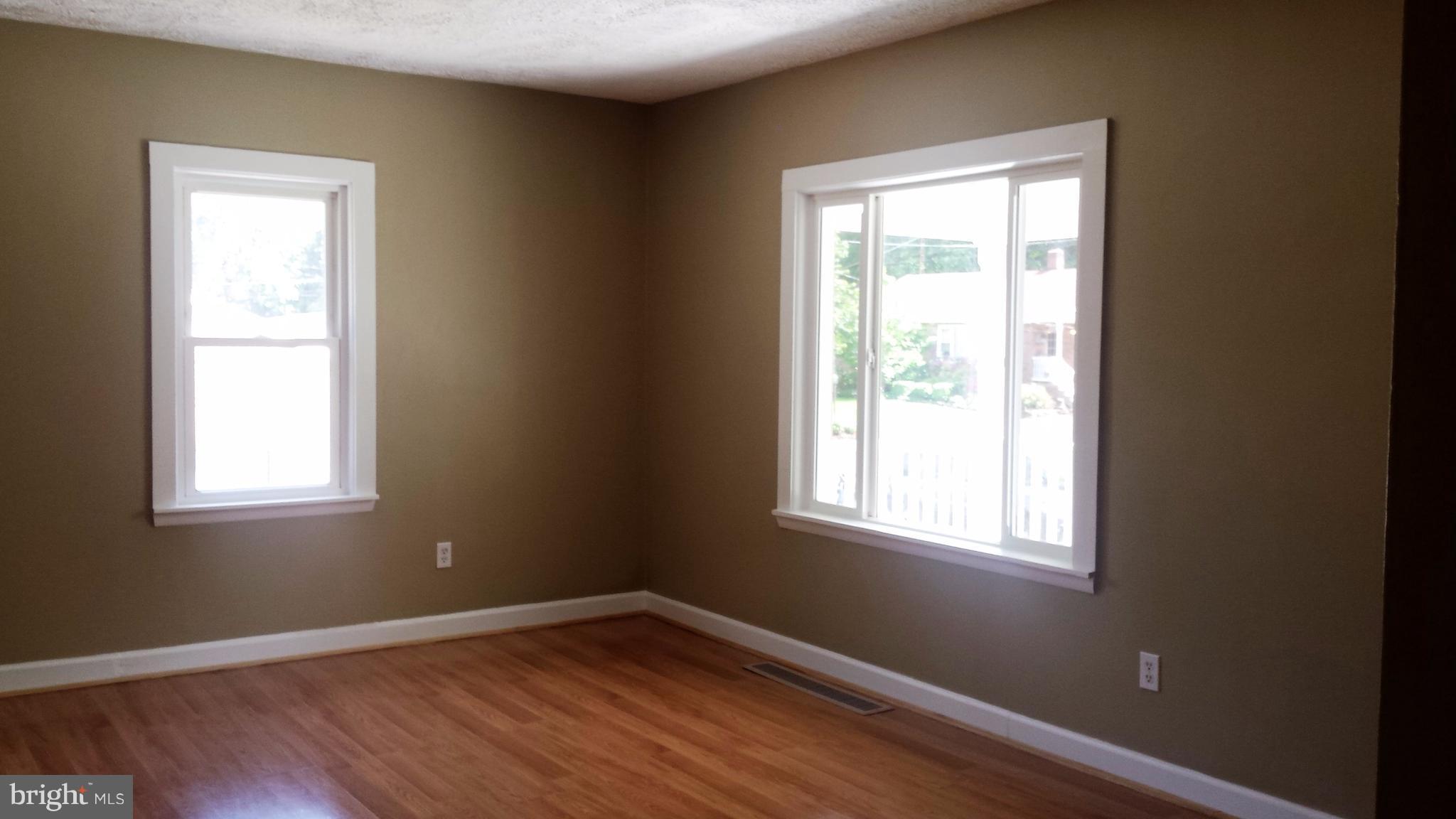 11806 Clearview Road Hagerstown, MD 21742 - Photo 10 of 25 Living room