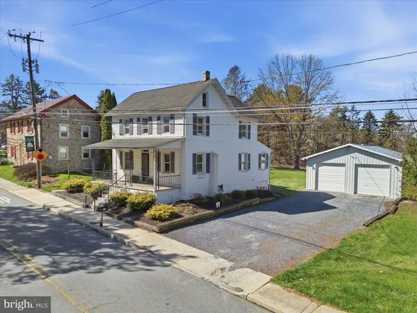 $425,000 | 22 North Chestnut Street, Elverson, PA 19520