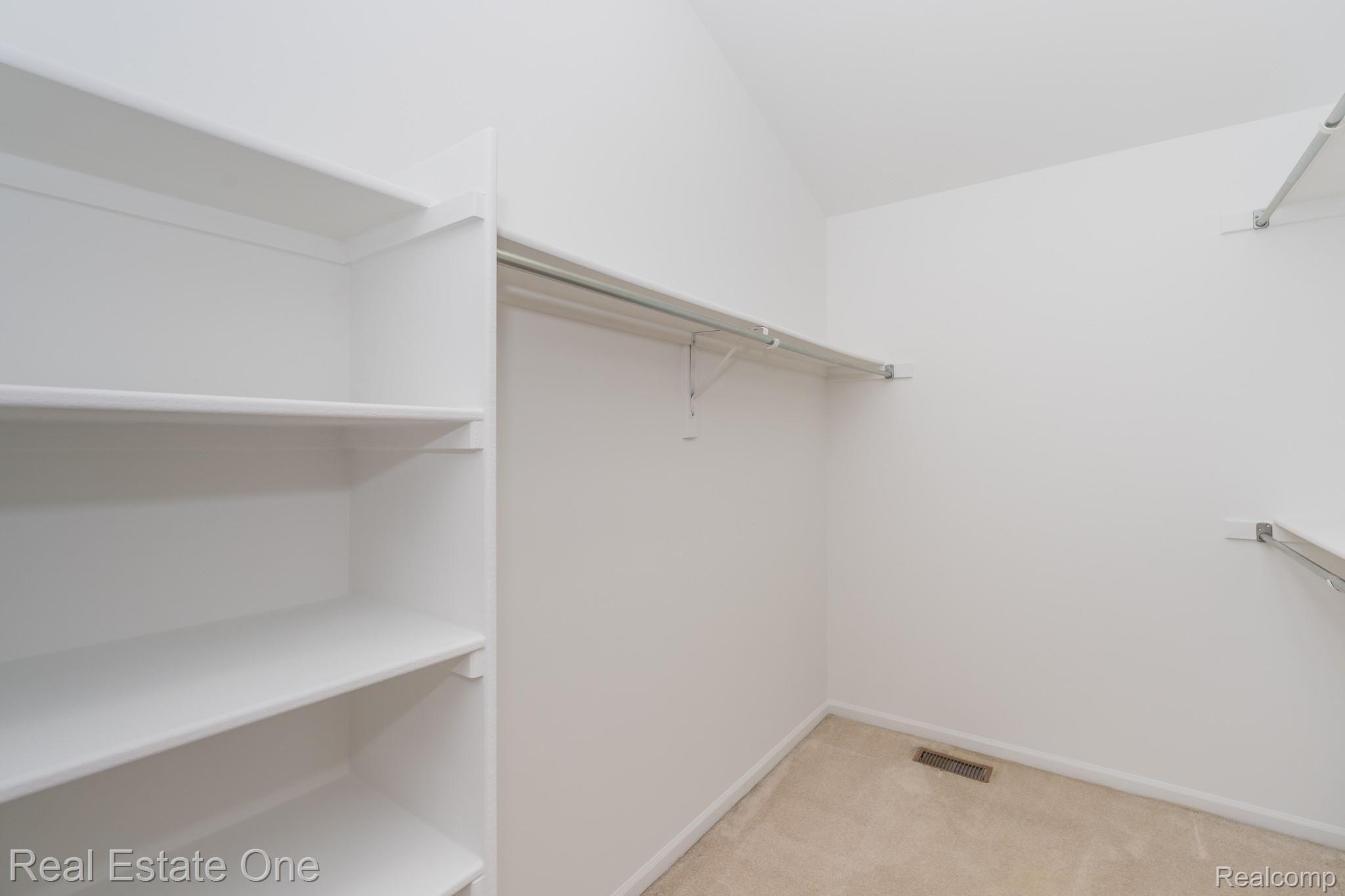 851 Loggers Circle Rochester, MI 48307 - Photo 22 of 40 MASTER WALK-IN CLOSET - 851 Loggers Circle