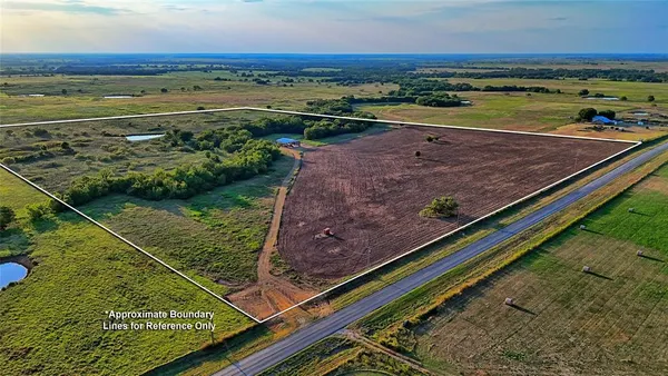 a view of an outdoor space