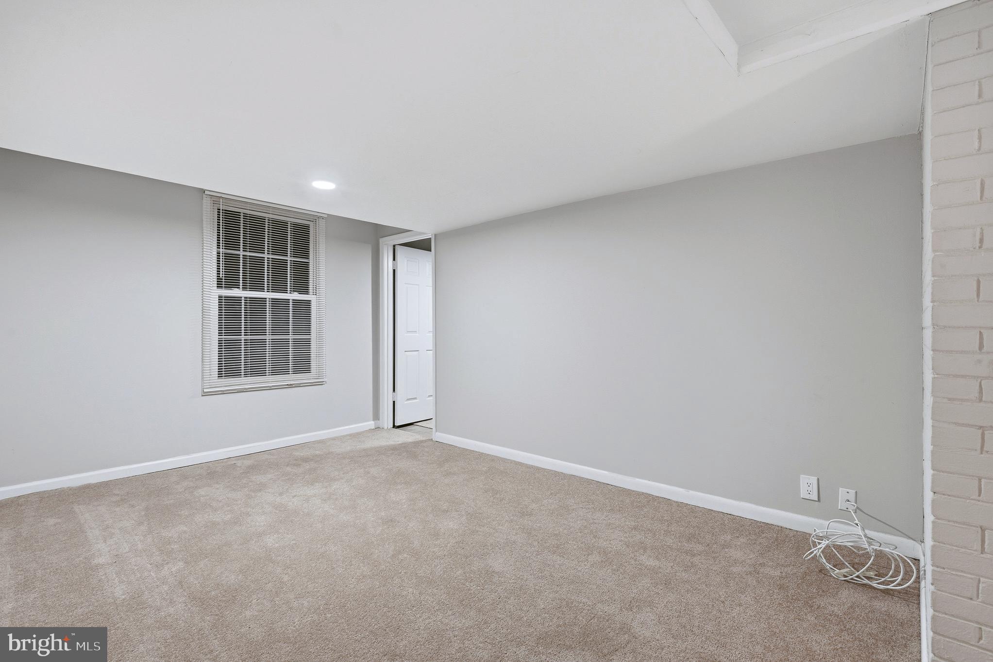 5715 Massachusetts Avenue Bethesda, MD 20816 - Photo 23 of 85