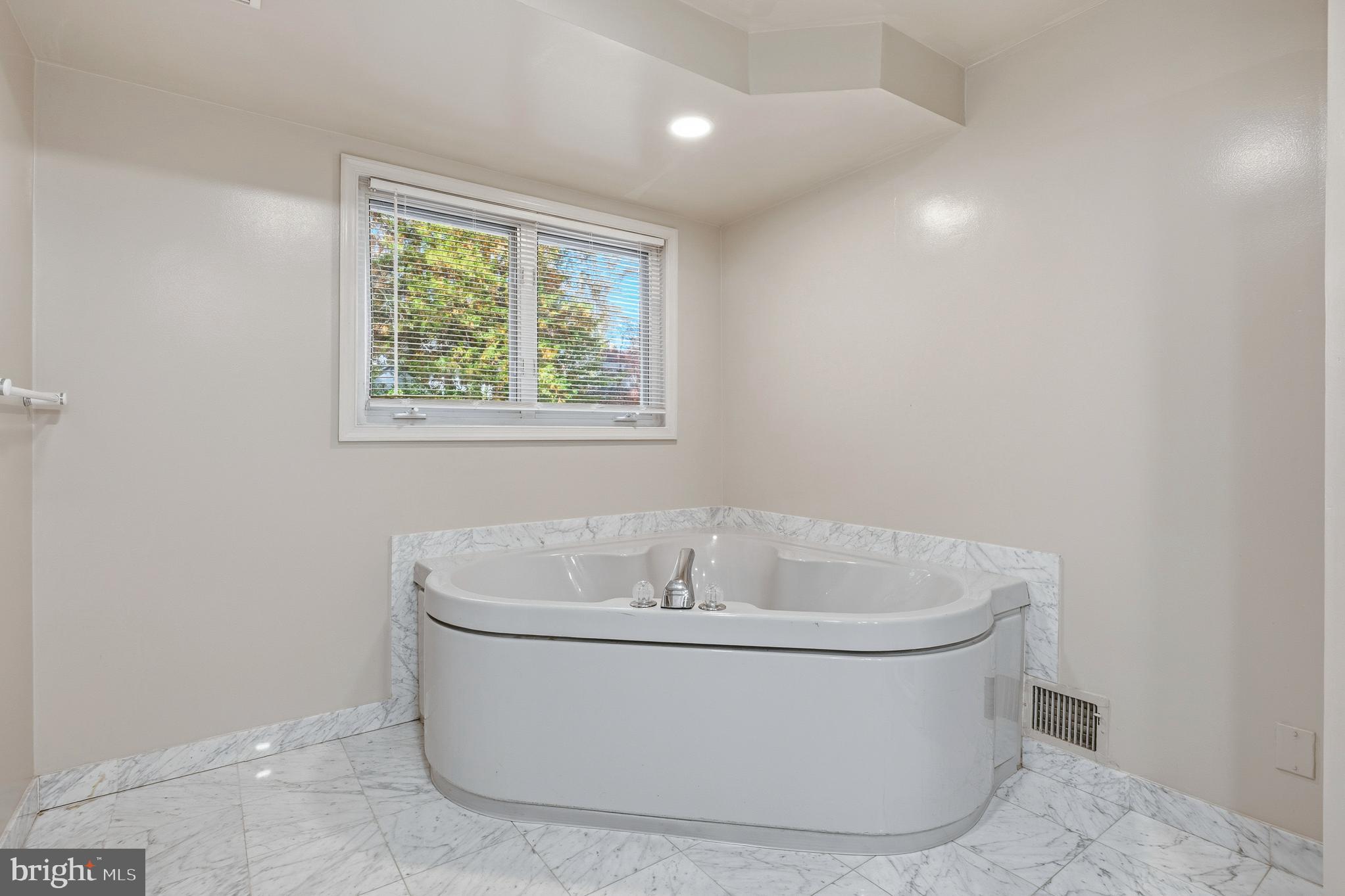 5715 Massachusetts Avenue Bethesda, MD 20816 - Photo 64 of 85