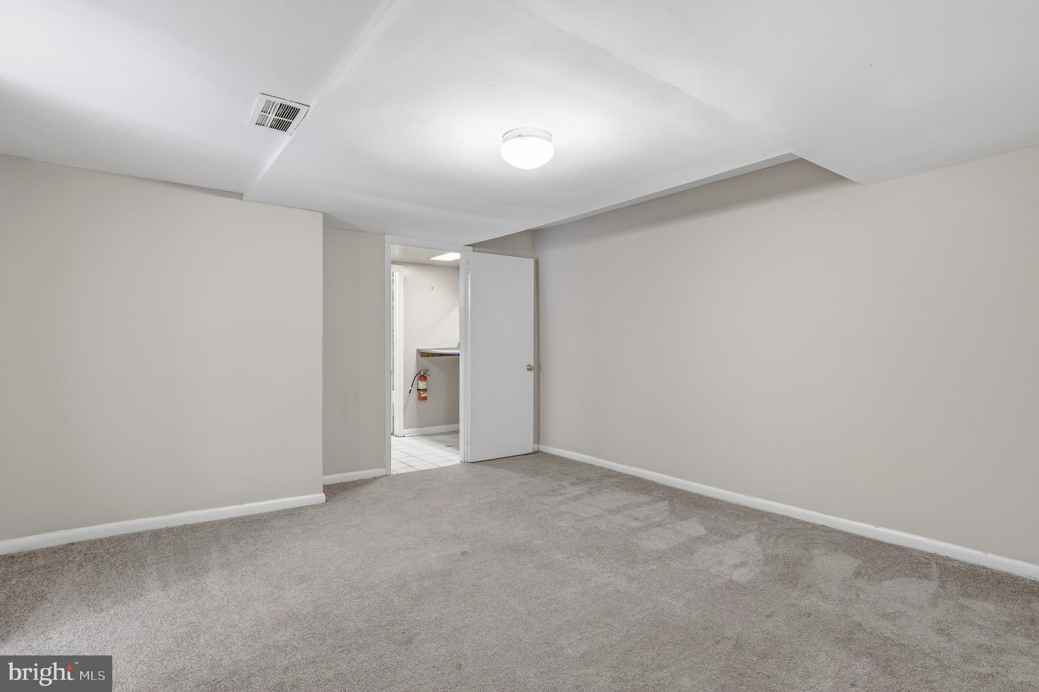 5715 Massachusetts Avenue Bethesda, MD 20816 - Photo 9 of 85