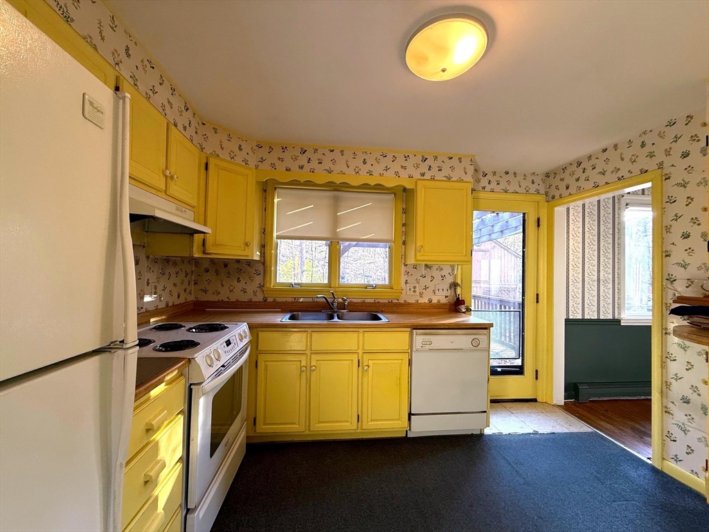 660 Old Dunstable Road Groton, MA 01450 - Photo 6 of 12 Gallery Image 6