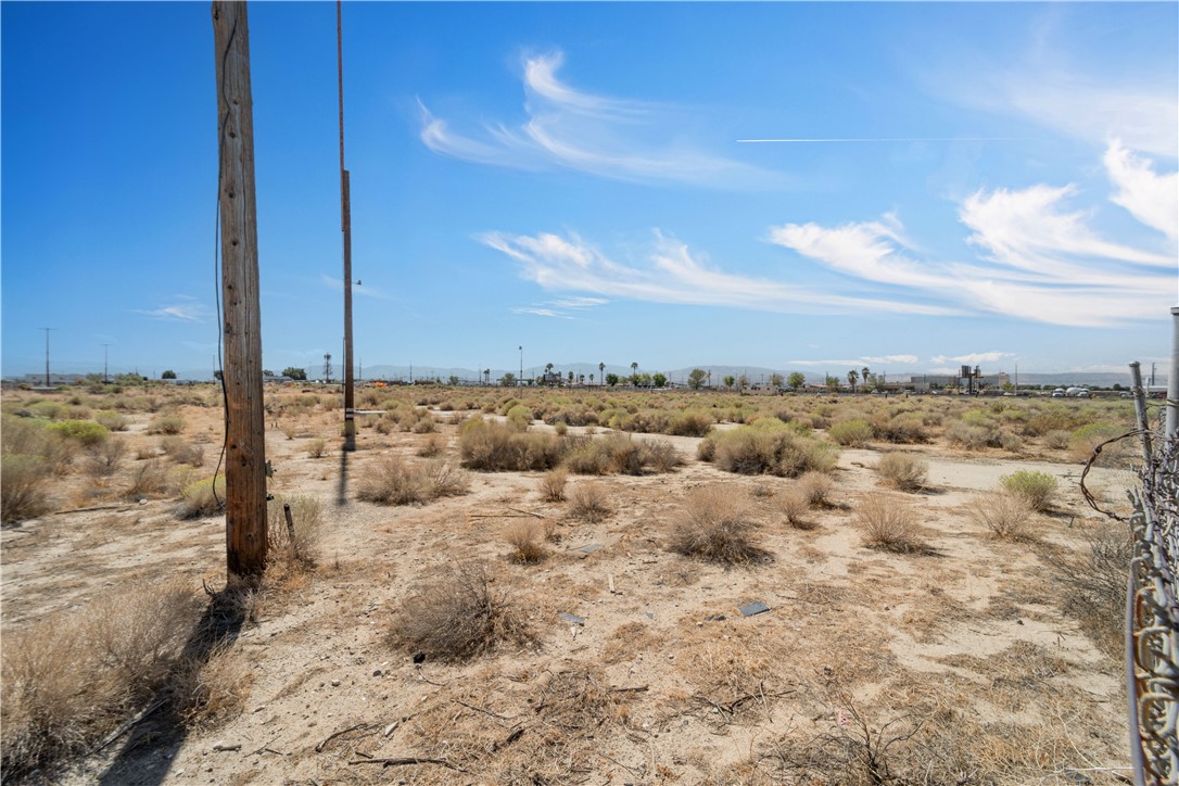 42142-42142 Valley Line Road Lancaster, CA 93535 - Photo 5 of 10