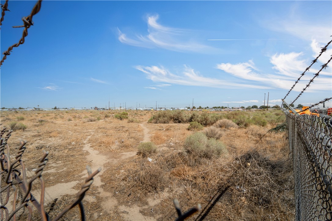 42142-42142 Valley Line Road Lancaster, CA 93535 - Photo 8 of 10