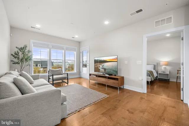 $615,000 | 250 Decoverly Drive, Unit 425, Gaithersburg, MD 20878