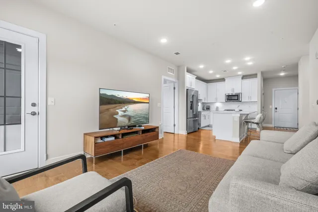 $615,000 | 250 Decoverly Drive, Unit 425, Gaithersburg, MD 20878