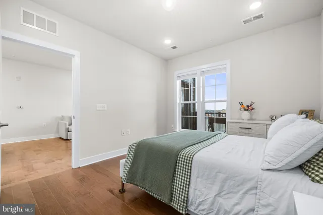 $615,000 | 250 Decoverly Drive, Unit 425, Gaithersburg, MD 20878