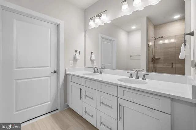 $615,000 | 250 Decoverly Drive, Unit 425, Gaithersburg, MD 20878