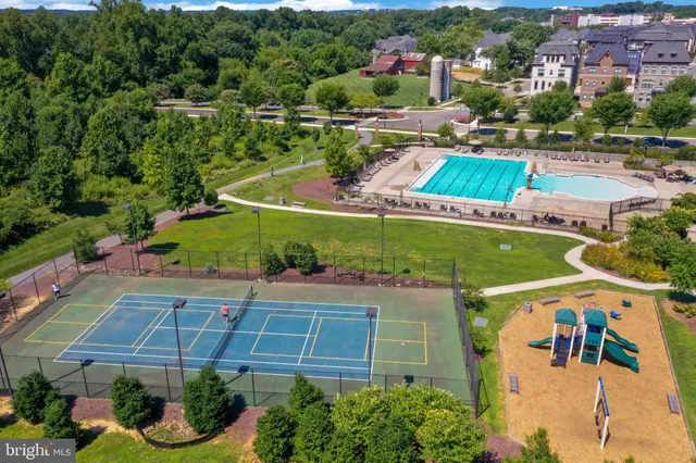 $615,000 | 250 Decoverly Drive, Unit 425, Gaithersburg, MD 20878