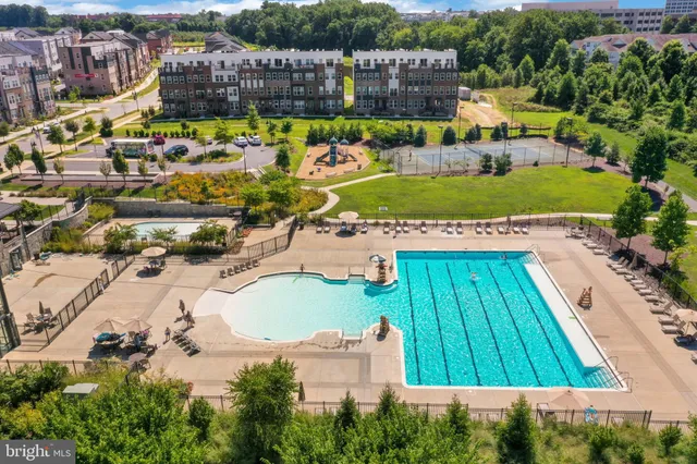 $615,000 | 250 Decoverly Drive, Unit 425, Gaithersburg, MD 20878