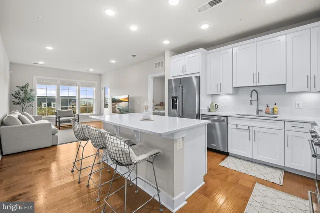 $615,000 | 250 Decoverly Drive, Unit 425, Gaithersburg, MD 20878