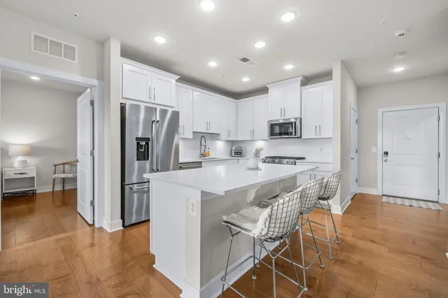 $615,000 | 250 Decoverly Drive, Unit 425, Gaithersburg, MD 20878