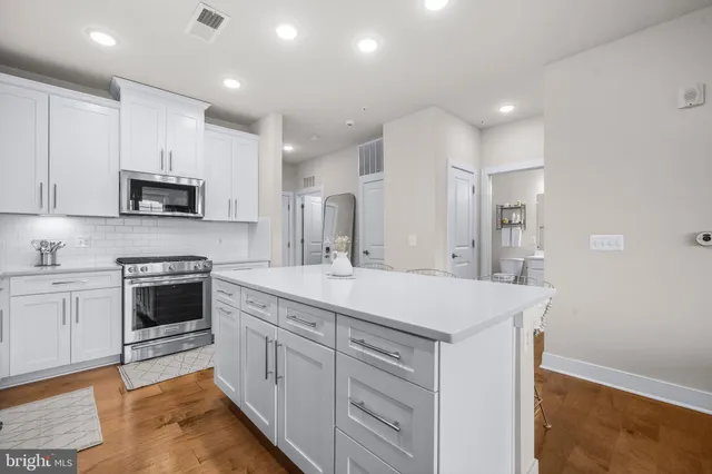 $615,000 | 250 Decoverly Drive, Unit 425, Gaithersburg, MD 20878