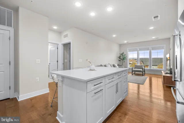 $615,000 | 250 Decoverly Drive, Unit 425, Gaithersburg, MD 20878