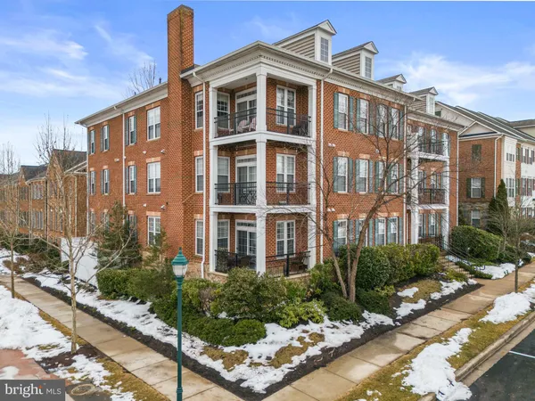 $350,000 | 23620 Overlook Park Drive, Unit 302, Clarksburg, MD 20871