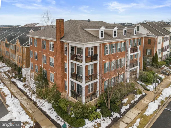 $350,000 | 23620 Overlook Park Drive, Unit 302, Clarksburg, MD 20871