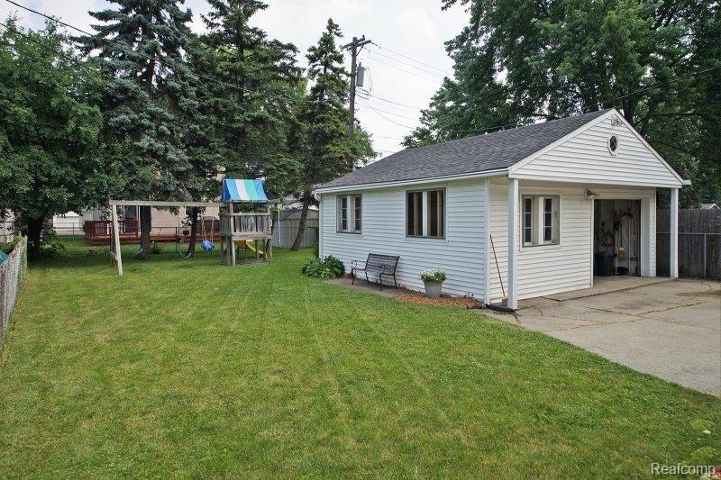 1610 Harvard Road Berkley, MI 48072 - Photo 23 of 23 DSC01334.JPG