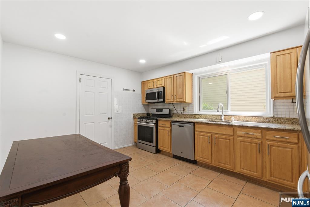 34 Rowland Avenue Hackensack, NJ 07601 - Photo 7 of 34
