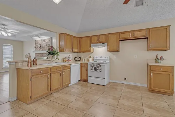 $1,650 | 5730 Westchase Drive, North Richland Hills, TX 76180