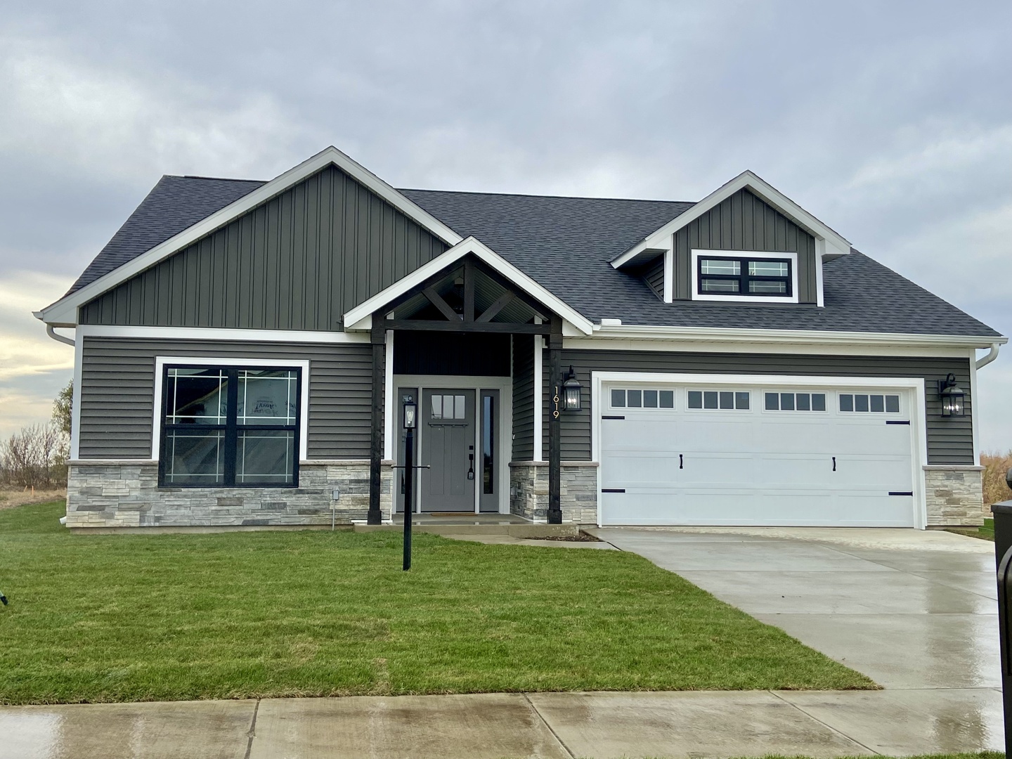 a view of a house with a yard