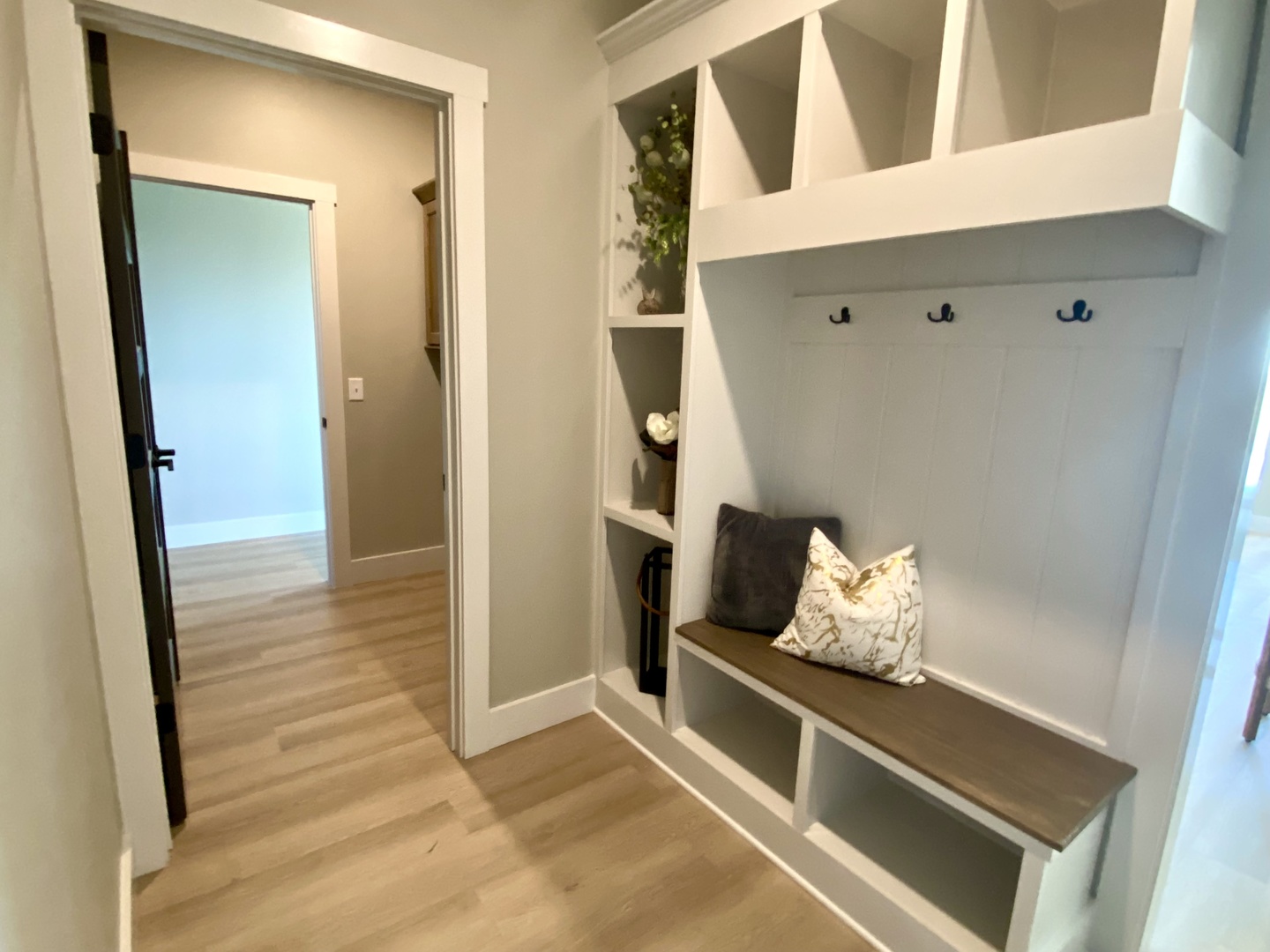 1619 Peppermill Lane Champaign, IL 61822 - Photo 21 of 31 a room with wooden floor and furniture