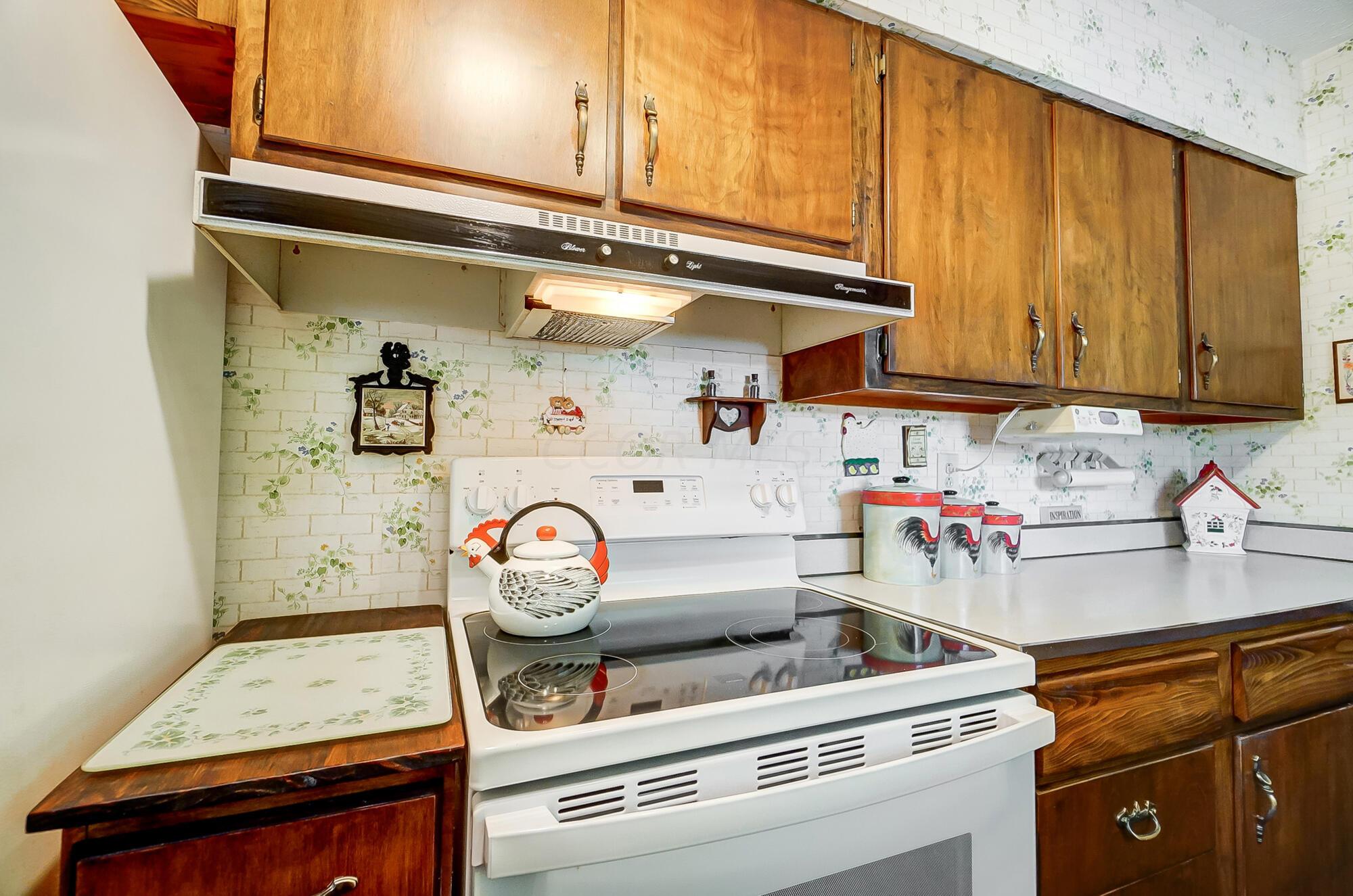 1469 Shady Lane Road Columbus, OH 43227 - Photo 12 of 41 Kitchen