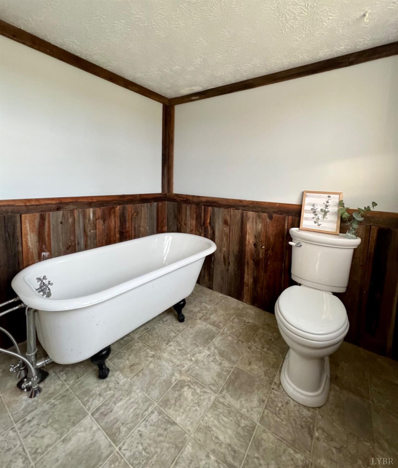 295 Little Cub Road Appomattox, VA 24522 - Photo 33 of 89 a bathroom with a toilet a sink and a mirror