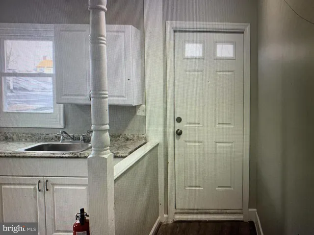 $1,600 | 406 High Street, Unit 2, Burlington, NJ 08016