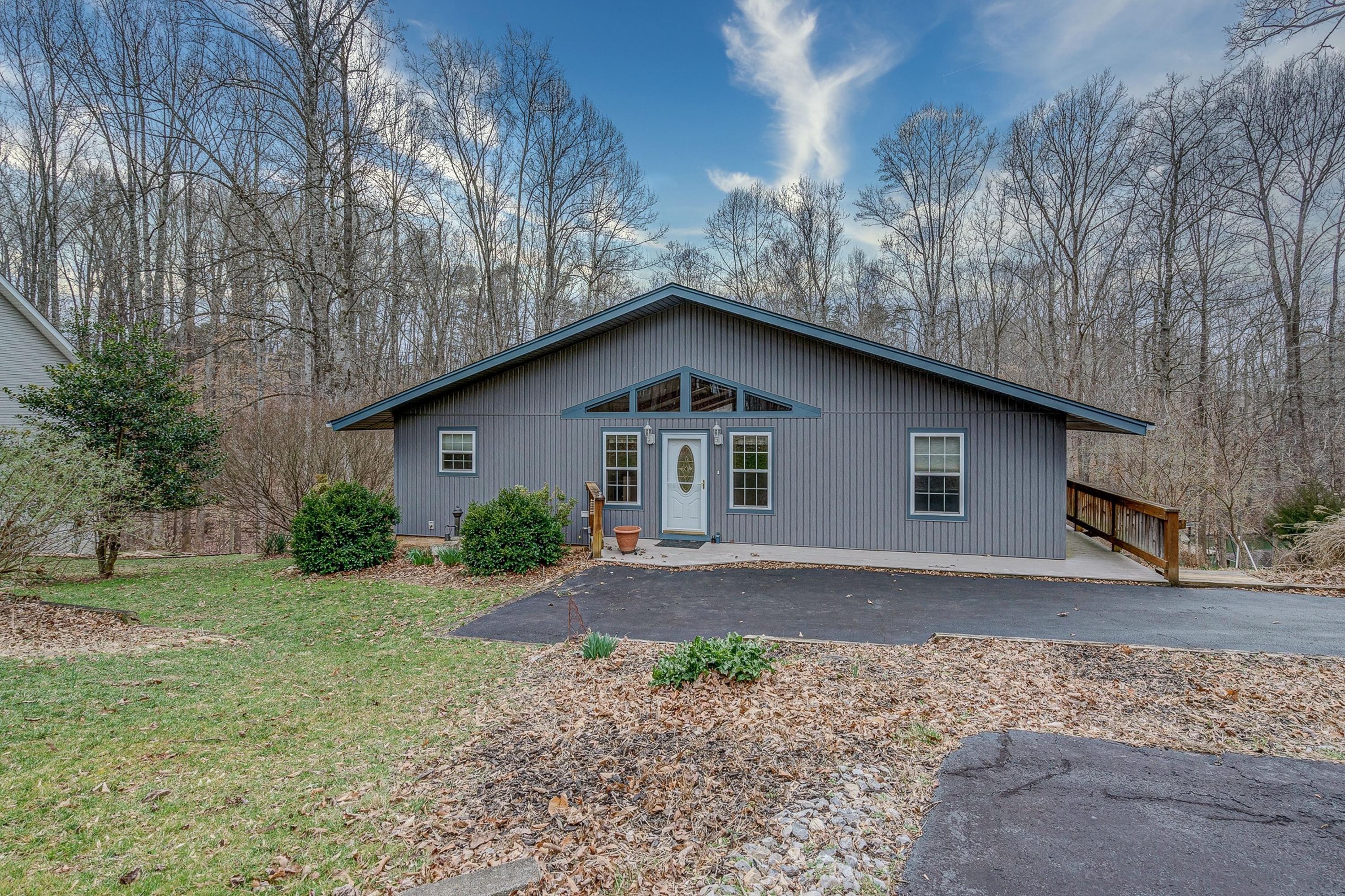 112 Woodley Road Moneta, VA 24121 - Photo 3 of 40 Front Entrance Paved Driveway